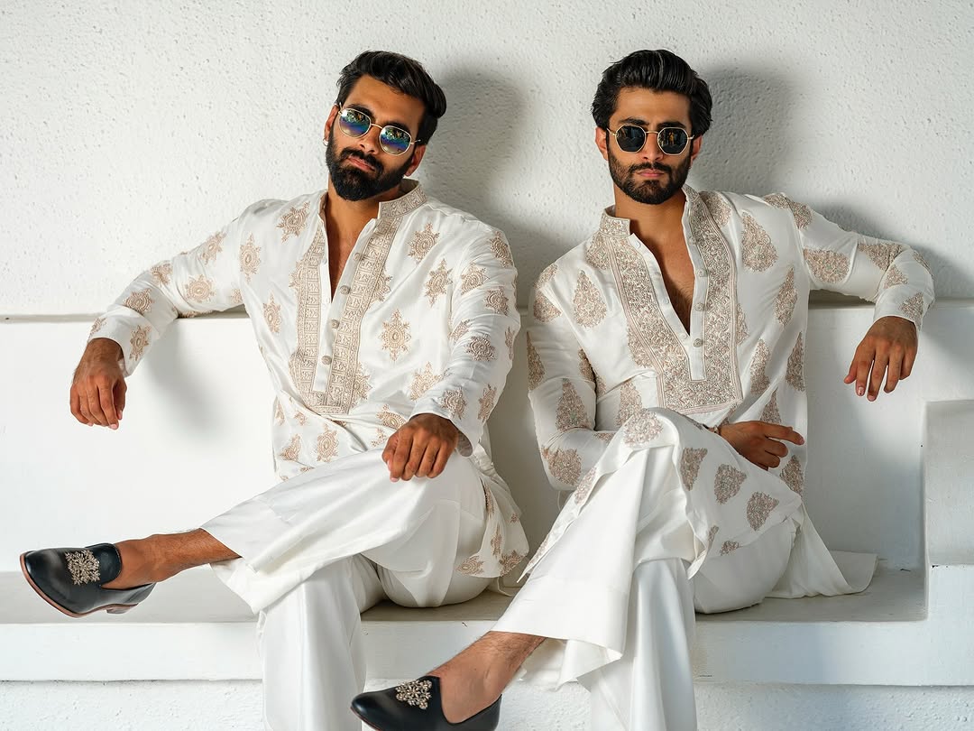 Off White Kurta Pajama set With Embroidery work