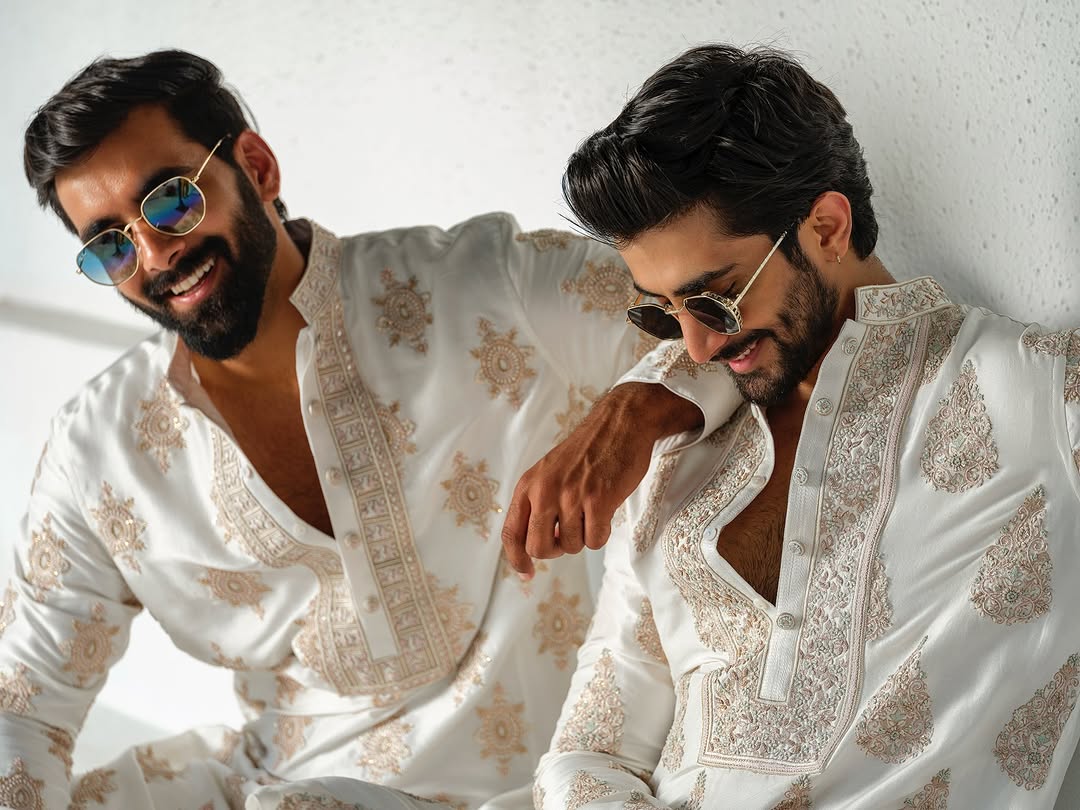 Off White Kurta Pajama set With Embroidery work