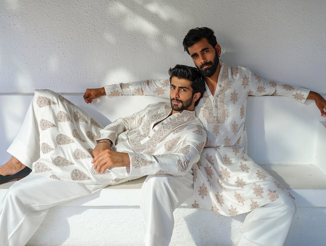 Off White Kurta Pajama set With Embroidery work