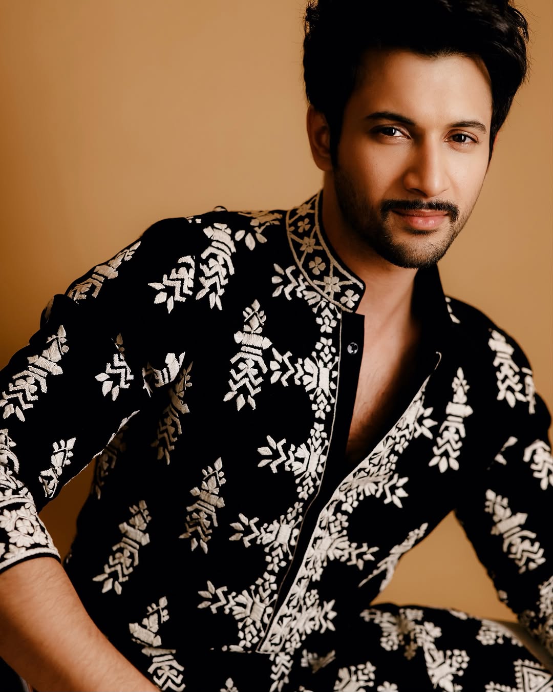 BLACK VELVET KURTA PAJAMA WITH EMBROIDERY