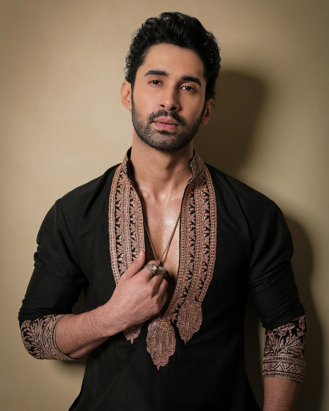 Z BLACK CELEBRITIES KURTA PAJAMA SET