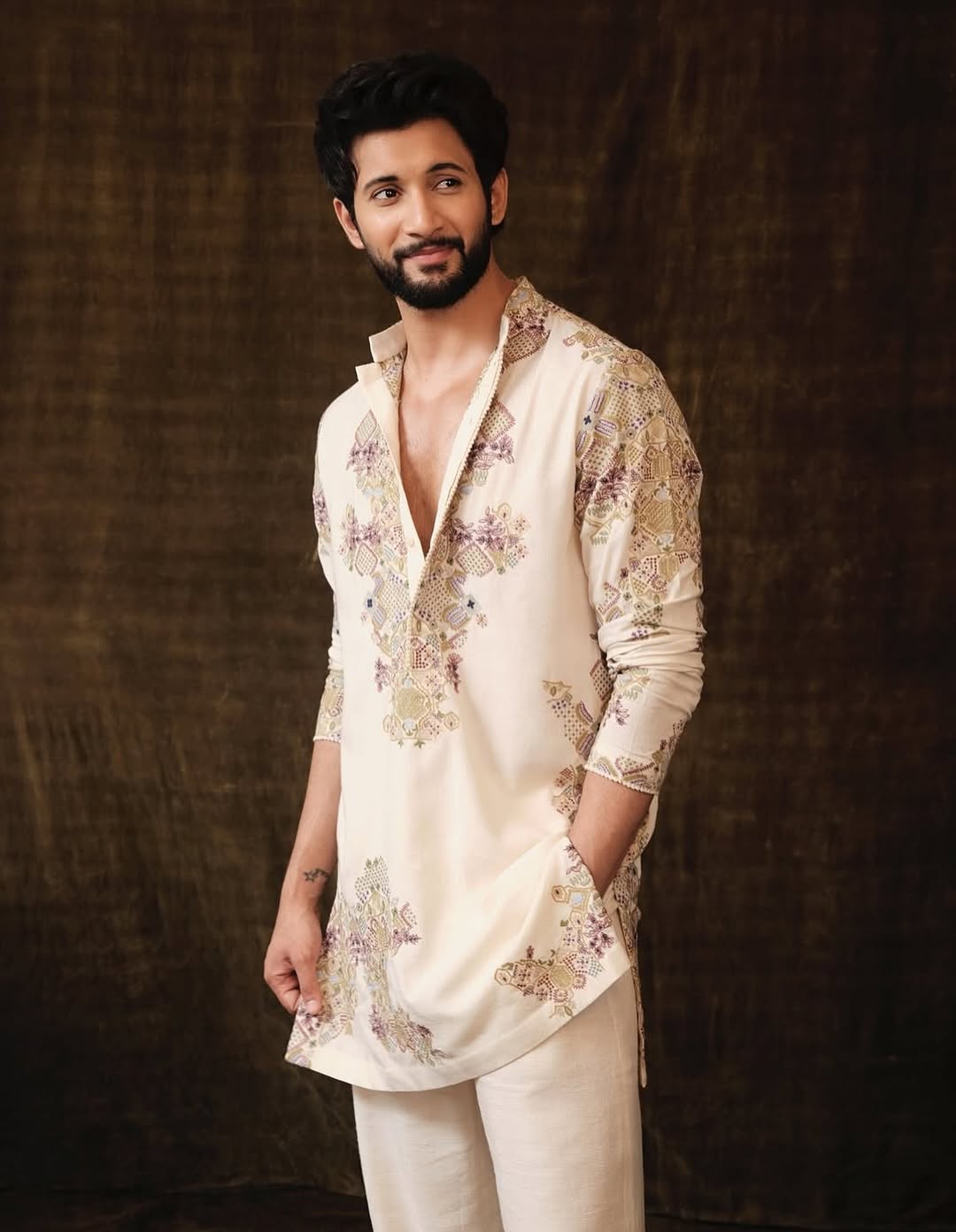 IVORY EMBROIDERY KURTA PAJAMA SET