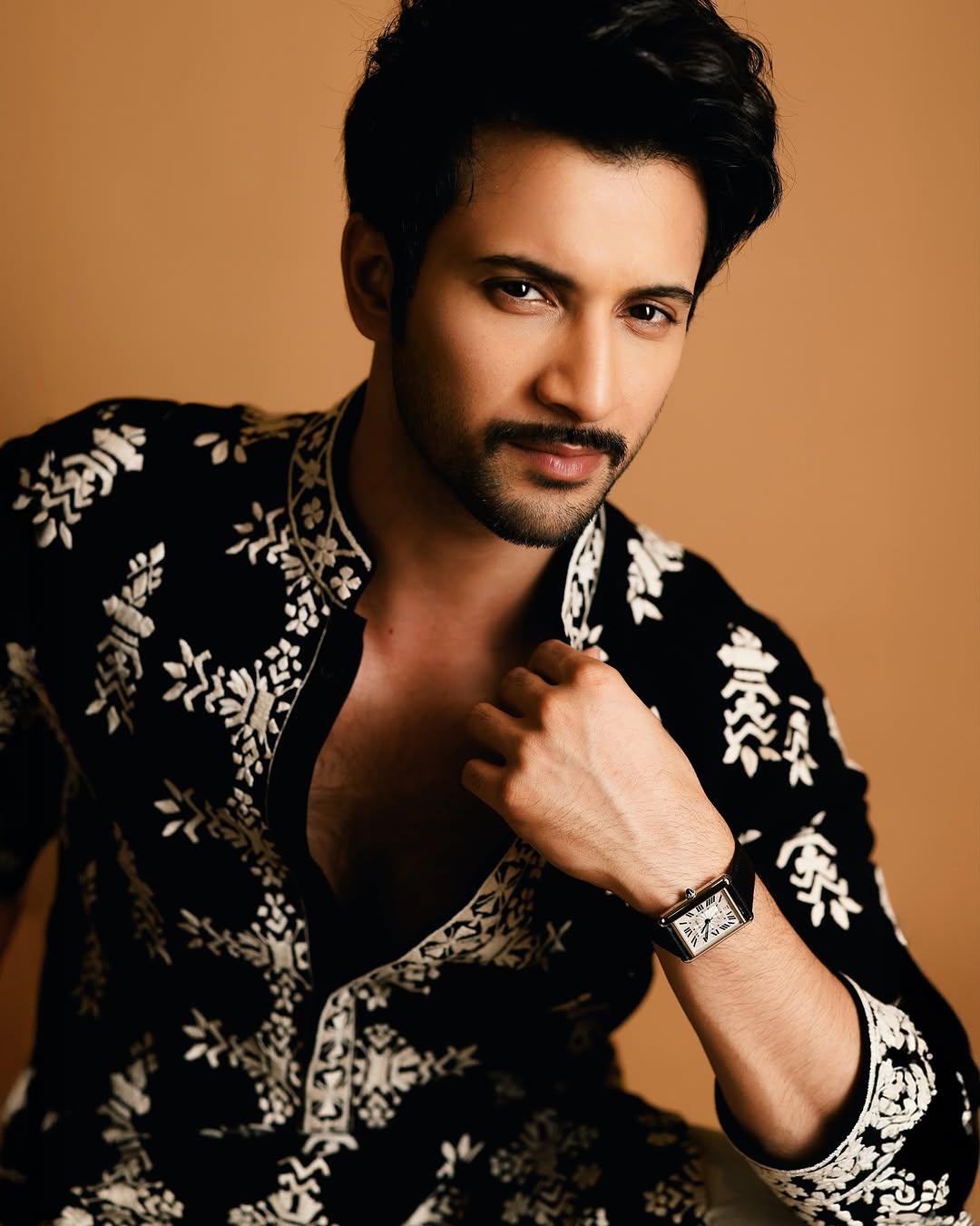 BLACK VELVET KURTA PAJAMA WITH EMBROIDERY